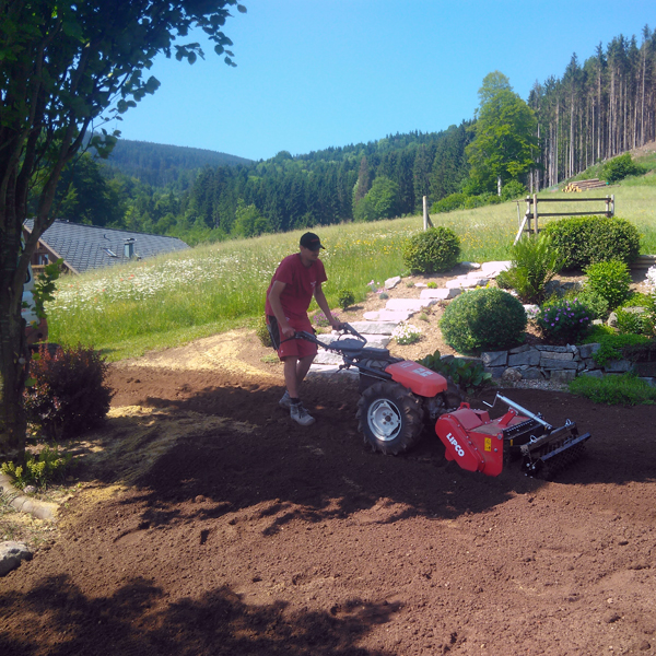 Gartengestaltung mit Firma Viehauser ✓Natursteinmauer ✓gesiebter Humus ✓Rasen ✓Rollrasen ✓Begrünung ✓Baumschnitt ✓Granitsteine ✓Naturstufen