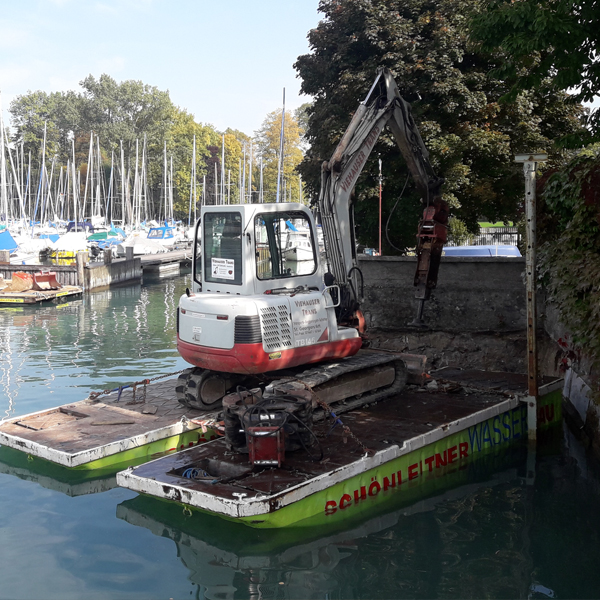 Seearbeiten / Arbeiten am Wasser mit Firma Viehauser ✓Pilotierung ✓Kranarbeiten ✓Versenken ✓Piloten ✓ Ufermauer ✓Uferstabilisierung ✓Stegbau ✓Bootsanlegestellen ✓Badeplatz